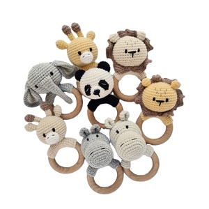 Personnalisation Lapin Éléphant Lapin Renne Vache Girafe Renard Bébé <span class=keywords><strong>Anneau</strong></span> en bois crochet Hochet Jouets Crochet fait main cadeau - Product Image 1