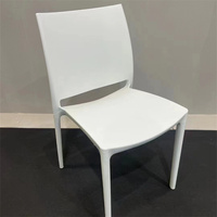 Restaurant Mobilier Moderne de Designer Blanc Vente de Gros Prix Pas Cher Chaise Plastique PP Chaise de Salle à Manger de Café