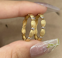 Massive 18K Gold Stapelbare Ringe für Frauen Kompass Facettiert Strukturierter Fingerring Feiner Schmuck Großhandel Maßgefertigte Goldringe
