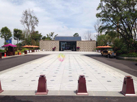 Fontaines d'extérieur personnalisées pour centres commerciaux, avec éclairage LED et jets d'eau dansants, par Rainbows Fountain Factory
