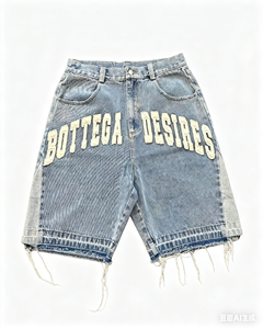Shorts en jean délavé Huanqiu Streetwear pour homme, coupe décontractée, jambe large, avec patch étoile jaune effiloché - Product Image 4