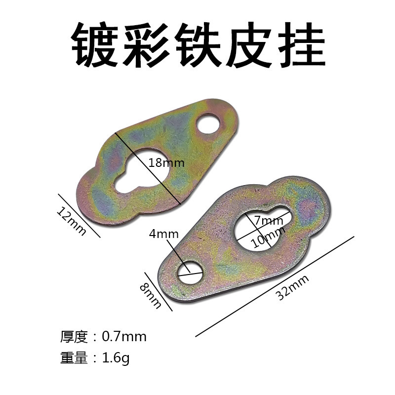 Doscientas láminas metálicas colgantes.