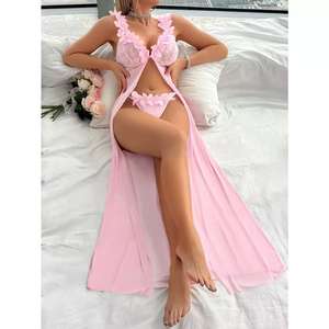 Ensemble Lingerie Érotique Deux Pièces Pour Femme Nuisette Fendue Transparente en Dentelle Brodée Rose et String Taille Basse avec Logo à la Taille - Product Image 3