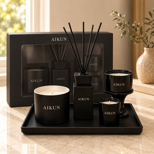 Aikun Coffret Cadeau 150ml – Diffuseur à Bâtonnets et Bougie en Verre Carré avec Logo Doré, Toutes Senteurs, Longue Durée, Faible MOQ, Service Rapide – Idéal pour les Boutiques - Product Image 1