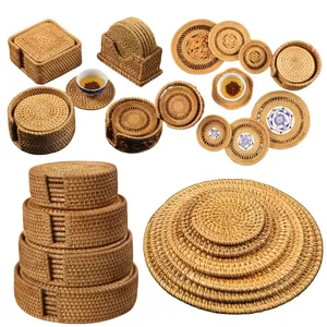 Hot Bulk Embalado Natural redondo Woven Placemats Handmade Rattan Coaster Set Jantar Isolado Beber Almofada Resistente Ao Calor