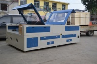 100W 120W 130W 150W 180W 300W Machine de découpe laser CO2 1325 avec CCD pour la découpe de panneaux MDF en bois acrylique papier 4X8