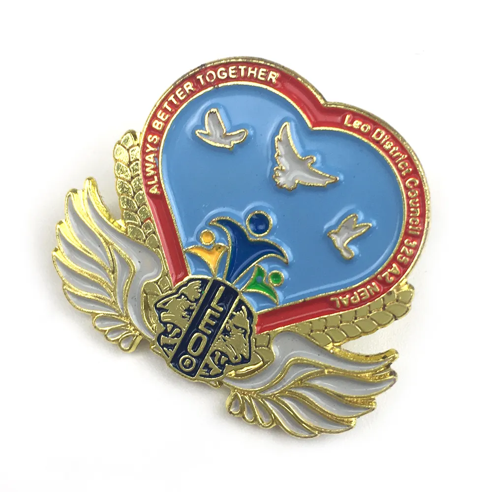 Alta qualità medaglia in ottone personalizzato smalto in metallo distintivo spilla per giochi sportivi nuove attività regalo di educazione
