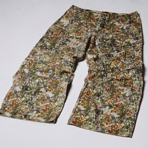 กางเกงสเวตเตอร์ผ้ายีนส์ Camoflouge สำหรับผู้ชายกางเกงยีนส์คาร์โก้ทรงหลวมขาบานแบบปรับแต่งได้ - Product Image 4