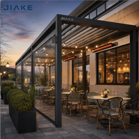 Pergola à lames orientables en aluminium Jiake 6063-T5 avec chauffage infrarouge et écrans zippés coupe-vent pour terrasse de café toutes saisons