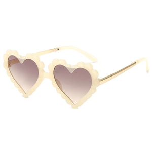 Nuovi <span class=keywords><strong>occhiali</strong></span> <span class=keywords><strong>da</strong></span> <span class=keywords><strong>sole</strong></span> per bambini alla moda e adorabili <span class=keywords><strong>occhiali</strong></span> <span class=keywords><strong>da</strong></span> <span class=keywords><strong>sole</strong></span> per bambini <span class=keywords><strong>a</strong></span> forma di <span class=keywords><strong>cuore</strong></span> personalità fiore amore <span class=keywords><strong>occhiali</strong></span> <span class=keywords><strong>da</strong></span> <span class=keywords><strong>sole</strong></span> - Product Image 6