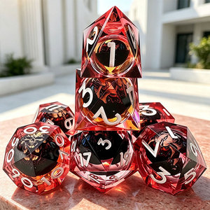 Jeu de dés en résine translucide rouge avec crâne intégré, dés polyédriques en 7 pièces pour les jeux de table de fête d'Halloween - Product Image 1