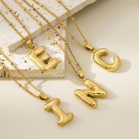 Collier avec pendentif lettre alphabet majuscule 26, charmant et délicat, en acier inoxydable plaqué or, avec chaîne à maillons