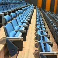 Sièges de théâtre doubles pliables ergonomiques en alliage d'aluminium rouge commercial, acceptant les commandes OEM, avec appui-tête réglable – En promotion