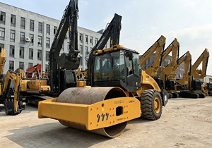 รถบดอัดดินและยางมะตอยมือสอง รุ่น XS203J ระบบไฮดรอลิกประหยัดพลังงาน ดรัมเรียบทนทานต่อการสึกหรอ ห้องโดยสารพาโนรามาพร้อมเครื่องปรับอากาศ - Product Image 2