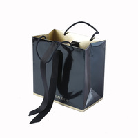 Fabricant chinois de sacs en papier, sacs en papier personnalisés imprimés pour vêtements et cadeaux avec poignées, sacs de shopping personnalisés avec logo.