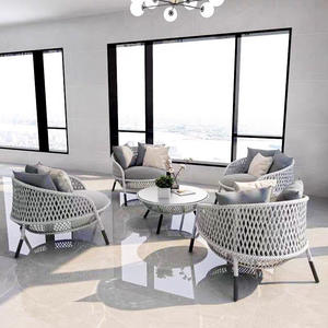 Conjunto de Muebles de Jardín de Ratán Escandinavo para 4 Personas, Muebles de Patio Resistentes a la Intemperie, Incluye Mesa de Centro - Product Image 1