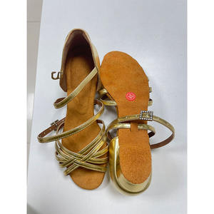 Chaussures de danse de <span class=keywords><strong>tango</strong></span> latin OEM Zapatos pour filles chaussures de danse de salon en cuir verni PU de couleur unie en daim antidérapant - Product Image 6