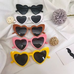 Thời trang mùa hè tình yêu hình trái tim Kính mát cho bên Quà Tặng phụ nữ người đàn ông Cô Gái cổ điển Cat Eye Mod phong cách <span class=keywords><strong>retro</strong></span> gọng kính - Product Image 2