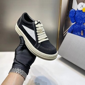 Sneakers de luxe à semelle épaisse pour hommes et femmes, lacets, dessus en cuir véritable, triangle inversé, style gothique foncé, chaussures décontractées pour hommes - Product Image 3