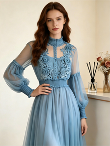 Vestido Elegante de Tul y Encaje en Azul Niebla para Tallas Grandes - Vestido Maxi Bohemio con Apliques Florales - Product Image 6