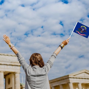 Custom Printing North Dakota The Peace Garden State Hand Waving Flag 14x21cm Stick <b>Banner</b> for Football and Sports Events - Product Image 5