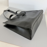 Sac fourre-tout minimaliste en cuir PU noir mat, grande capacité, larges poignées plates, fermeture magnétique pour femmes, travail de bureau