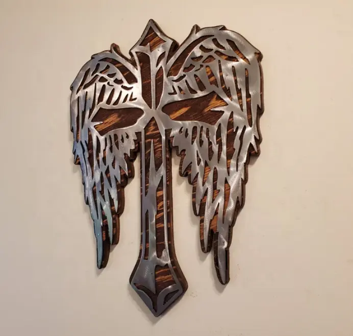 독특한 기독교 예술 벽 크로스 기독교 플라크 벽 장식 천사 날개와 십자가 금속 벽 장식