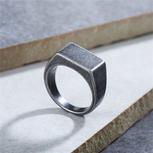 Anillo Minimalista con Letra Grabada Personalizada, Anillos Cuadrados en Blanco para DIY, Joyería - Product Image 5