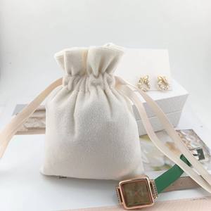 Paquete de franela de seda personalizado multicolor, bolsillo, regalo de dulces de boda, instrumento de belleza, masajeador, bolsa para el polvo - Product Image 3