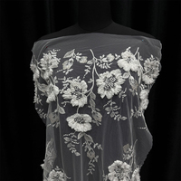 GCW-QSU120971-101 Tissu en dentelle de tulle blanc avec appliques florales 3D et broderie de sequins pour studio de couture de créateurs