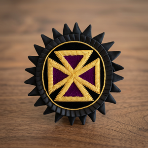 Roseta de Caballero Templario Antiguo Maestro, Bordado Morado con Hilos de Oro y Cuentas de Lona, Personalizable - Product Image 1