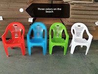 Chaise en plastique blanche empilable à accoudoirs pour jardin, salle à manger, restaurant, événements et location – Vente en gros à prix réduit