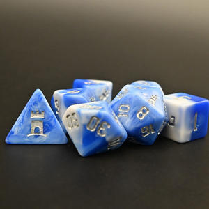 ชุดลูกเต๋าเรซิ่น DND 7 ชิ้น สำหรับเล่นเกมสวมบทบาท พร้อมโลโก้แบบกำหนดเอง และกล่องโลหะ - Product Image 5