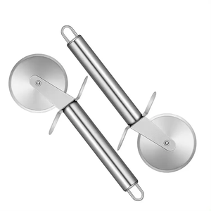 Coupe-<span class=keywords><strong>pizza</strong></span> rond en acier inoxydable Coupe-tarte à <span class=keywords><strong>pizza</strong></span> Coupe-pâtisserie Coupe-peau de crêpes Coupe-salade de légumes Rouleau à gâteau - Product Image 6
