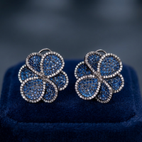 Boucles d'oreilles à clous en cristal floral avec accents de perles d'imitation et finition dorée pour femmes, bijoux de mode pour célébration d'anniversaire