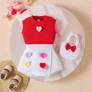 Set Tre Pezzi per <span class=keywords><strong>Ragazze</strong></span>: Top Senza Maniche a Costine con Motivo Cuori, Gonna Bianca con Cuori Colorati, Borsa - Outfit Casual Carino - Product Image 1