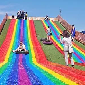 Scivolo da neve secco attrezzatura per parco divertimenti all'aperto per bambini e scivolo arcobaleno in plastica per adulti in vendita