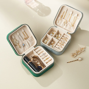 Caja de Almacenamiento de Joyería Portátil de Terciopelo con Espejo, para Collares, Anillos, Aretes y Broches, Disponible en Stock del Fabricante - Product Image 1