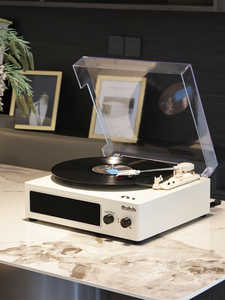 Le lecteur de disques vinyles est doté de <span class=keywords><strong>Bluetooth</strong></span> et de <span class=keywords><strong>USB</strong></span> - Product Image 2