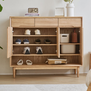 Mueble Zapatero de Madera Maciza de Fresno con Tres Puertas, Armario de Almacenamiento para Entrada, Estante de Pie para Sala de Estar - Product Image 1