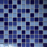 Carreaux de mosaïque en céramique moderne bleu brillant mer Carreaux muraux carrés antidérapants Surface en verre poli pour murs intérieurs pour la natation