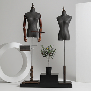 Maniquí de Mujer de Medio Cuerpo con Brazos de Madera, Base de Madera Ajustable, Modelo de Mujer de Tela Negra para Exhibición de Moda - Product Image 2