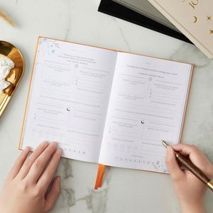 Coffret Cadeau Agenda de Bien-être avec Couverture Rigide en Tissu et Reliure Spirale – Option Logo Personnalisé - Product Image 4