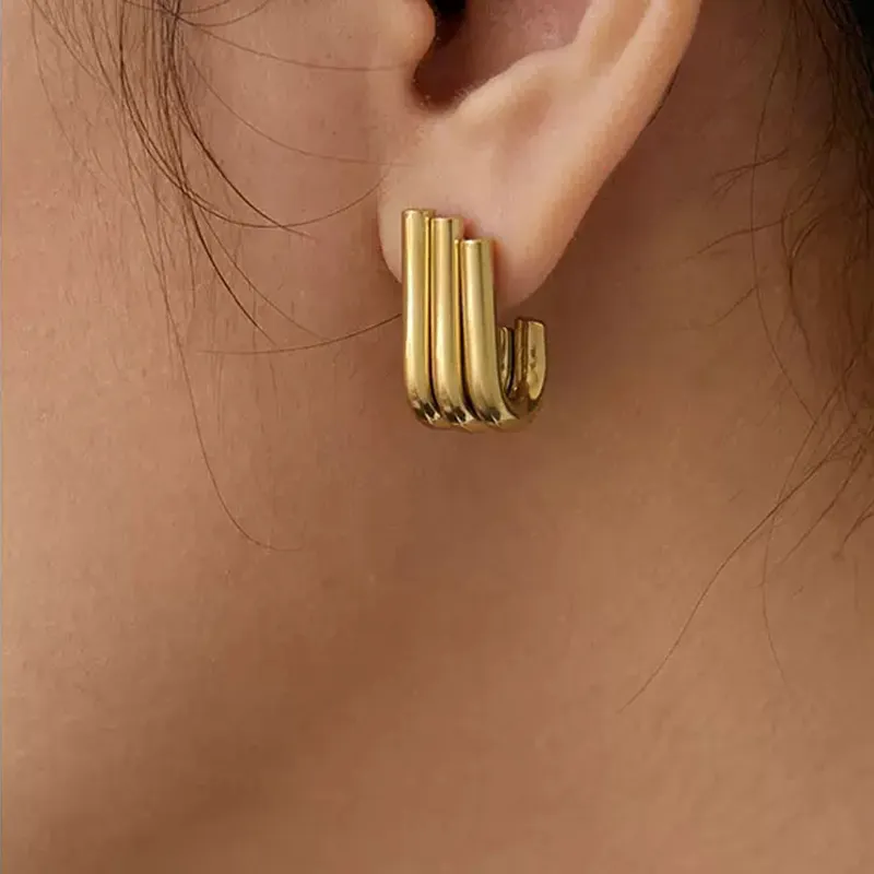 Minimalistische Edelstahl-Dreifach-Schleifen-Ohrringe zierlich 18k Gold plattiert U-Form Stecker-Ohrringe Schmuckgeschenk für Damen