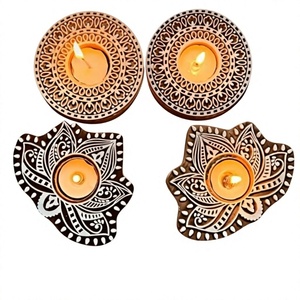Porte-bougie en bois fait main avec motif mandala en relief, rond et en forme de fleur, pour la décoration de la maison - Product Image 1