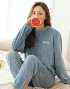 Il pigiama all'ingrosso delle ragazze di nuovo arrivo mette i piedi allentati e la quantità degli indumenti da notte della vita elastica su misura - Product Image 4