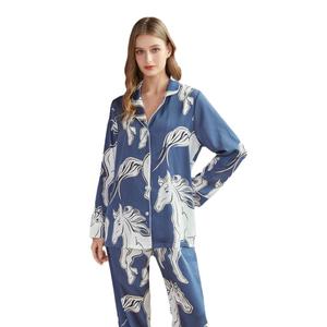 Vêtements de nuit pour femmes, <span class=keywords><strong>ensemble</strong></span> de pyjama en satin à deux pièces, cardigan d'été mignon, vente en gros pour femmes - Product Image 1