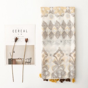 Sciarpa in Poliestere Stile Etnico, Motivi Floreali e Geometrici Retrò Bohémien, Morbida e Leggera con Frange per Donne - Product Image 2