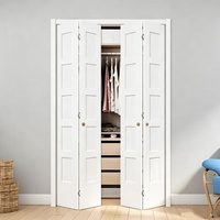 Porte pliante moderne en bois massif blanc apprêté 96 x 80 pouces, 3 panneaux moulés en MDF, isolation phonique pour appartement