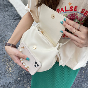 Sac en paille plissé fait main blanc avec bandoulière réglable, petit sac à bandoulière pour femme - Product Image 2